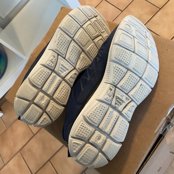 Sketchers boys runners - size 3Y - Picture 6 of 9